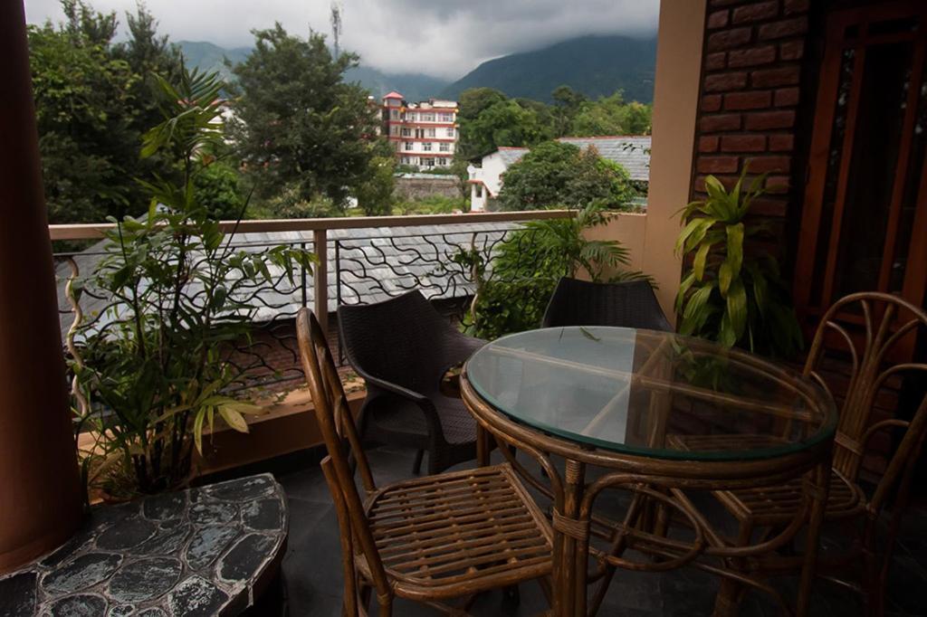 The Divine Hima Hotel Дхарамсала Екстериор снимка