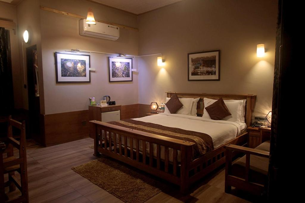 The Divine Hima Hotel Дхарамсала Екстериор снимка
