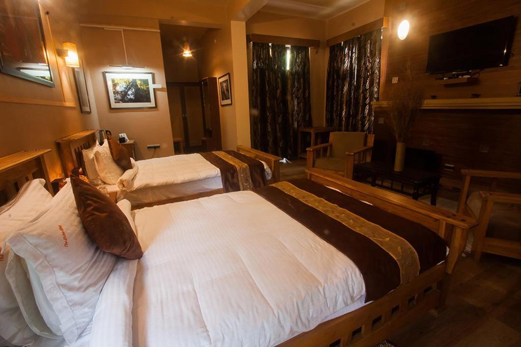 The Divine Hima Hotel Дхарамсала Екстериор снимка