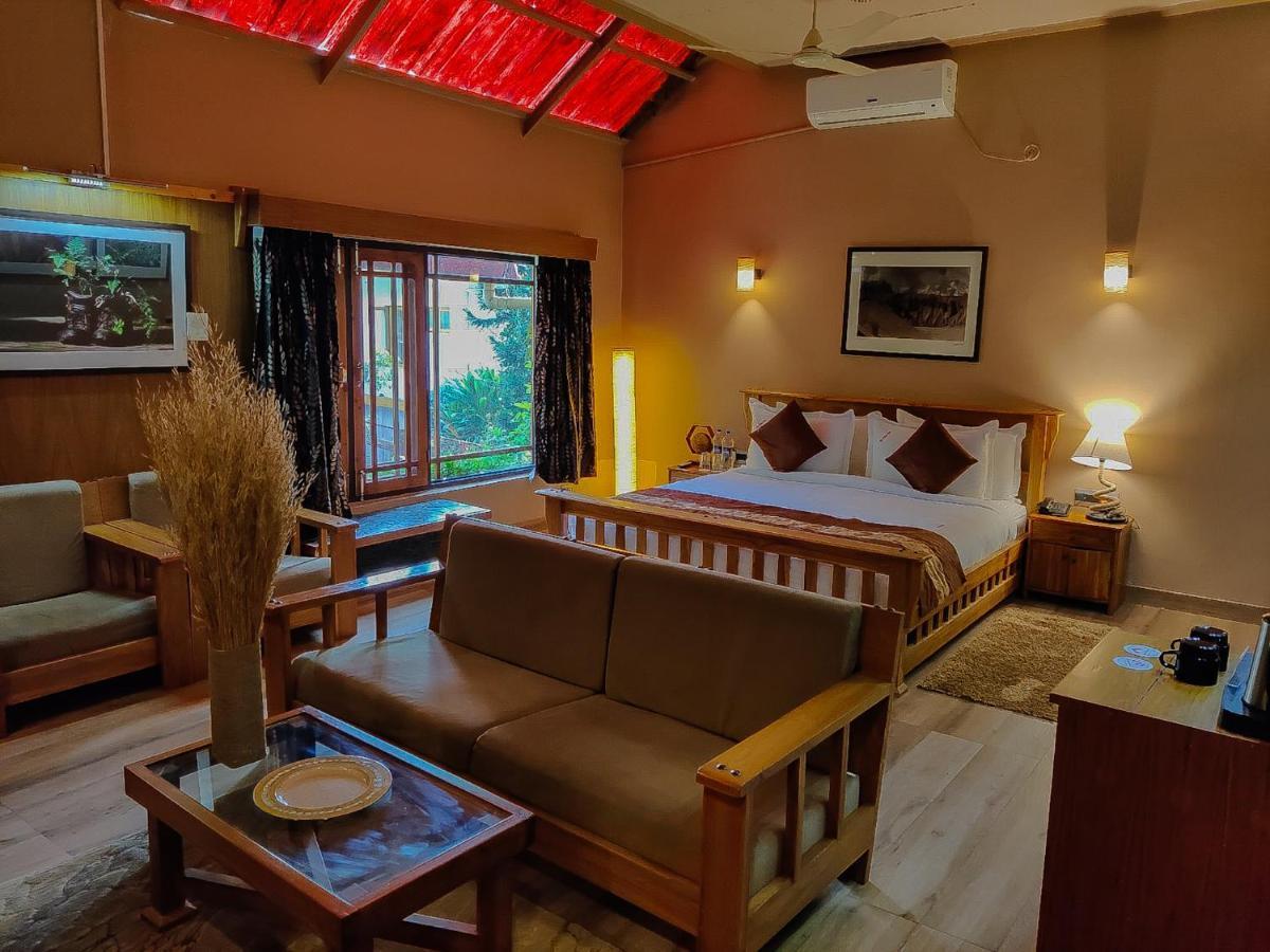 The Divine Hima Hotel Дхарамсала Екстериор снимка