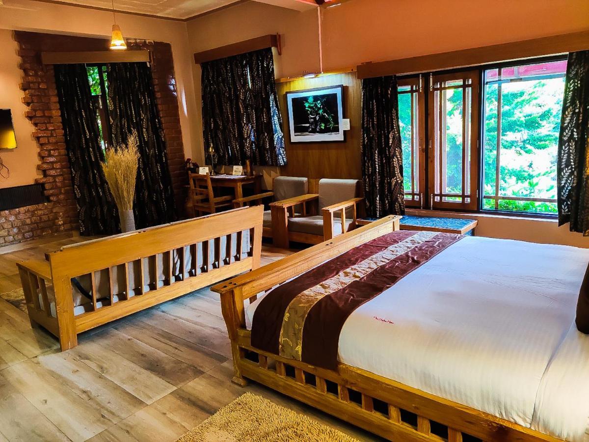 The Divine Hima Hotel Дхарамсала Екстериор снимка