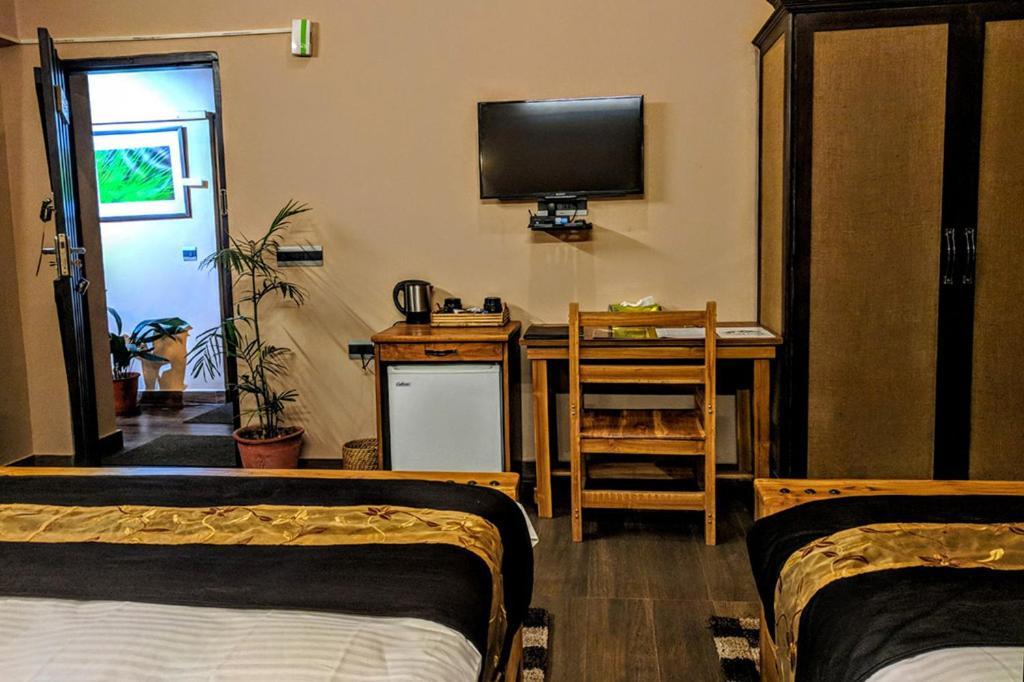 The Divine Hima Hotel Дхарамсала Екстериор снимка