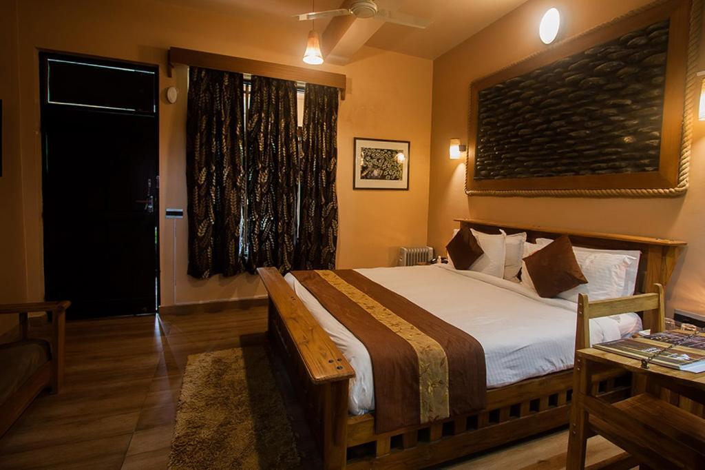 The Divine Hima Hotel Дхарамсала Екстериор снимка