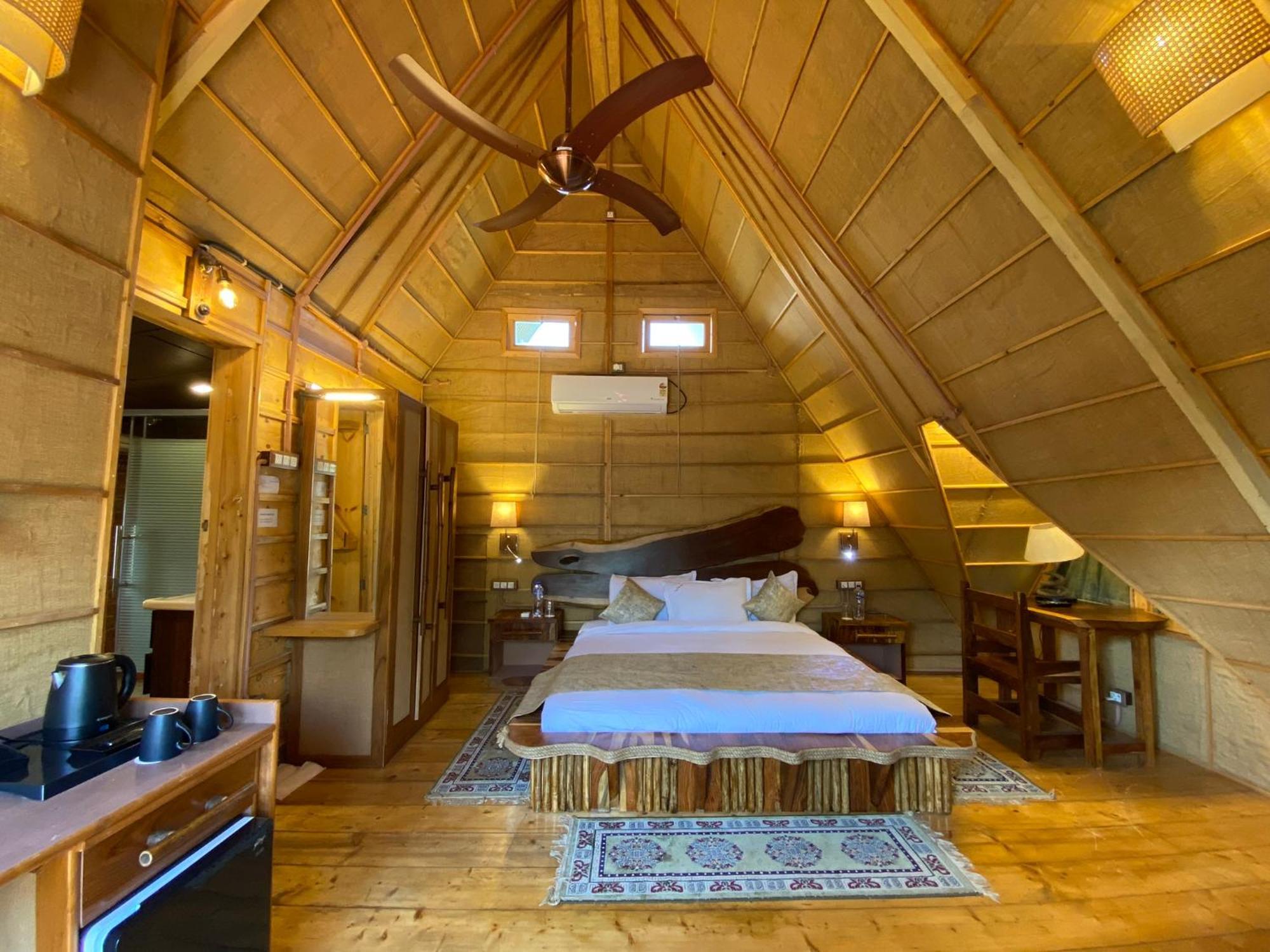The Divine Hima Hotel Дхарамсала Екстериор снимка