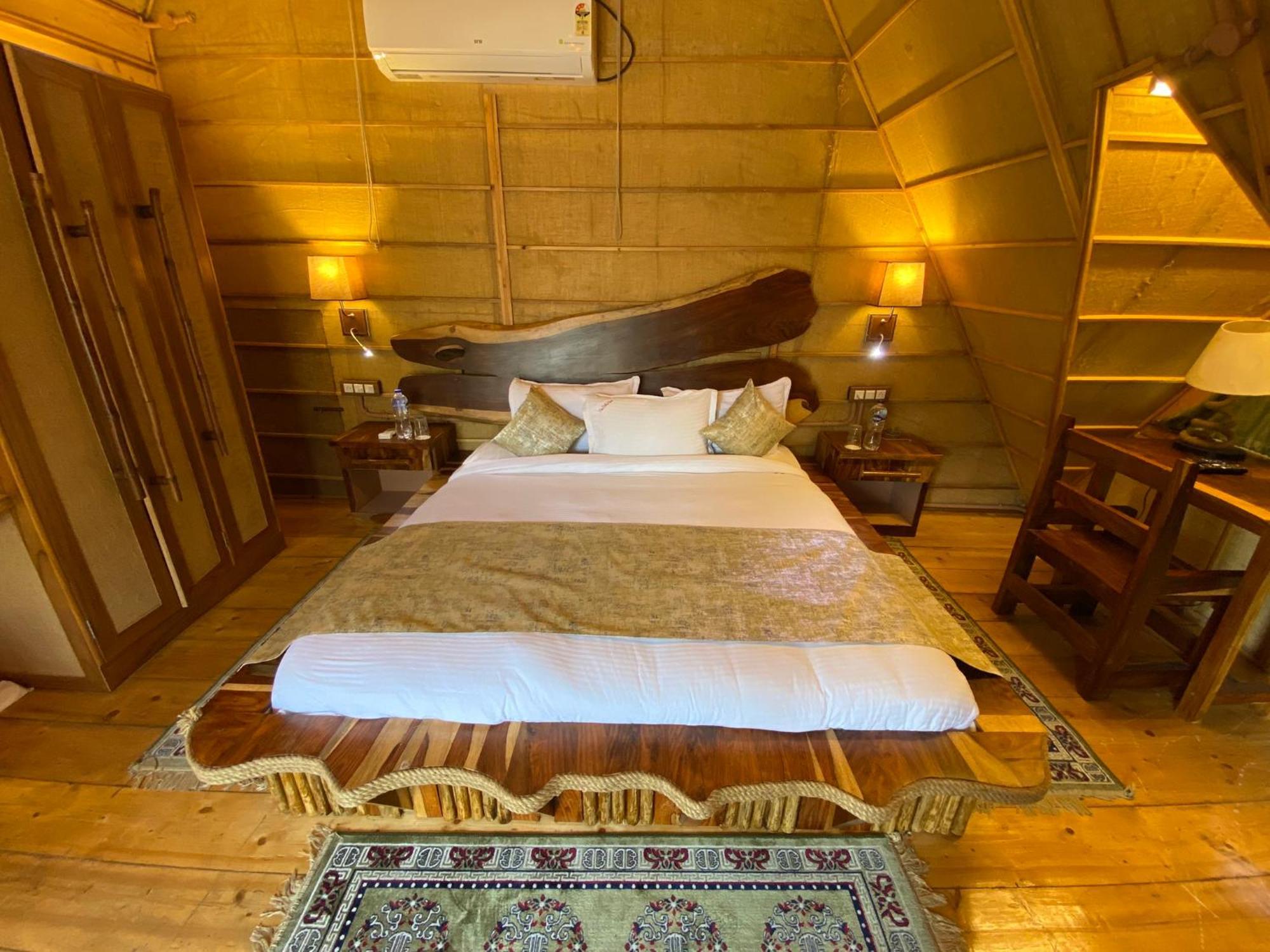 The Divine Hima Hotel Дхарамсала Екстериор снимка