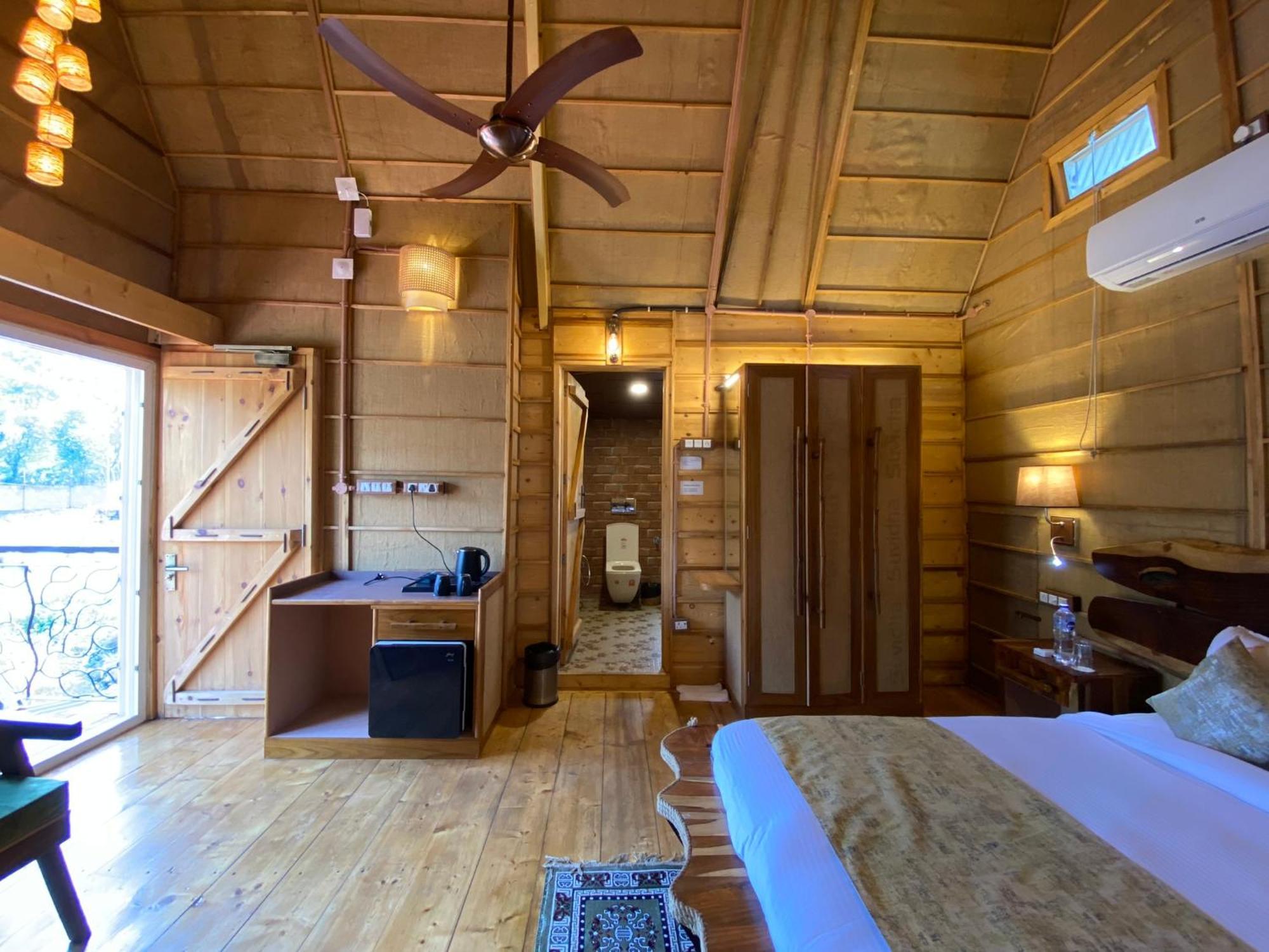 The Divine Hima Hotel Дхарамсала Екстериор снимка