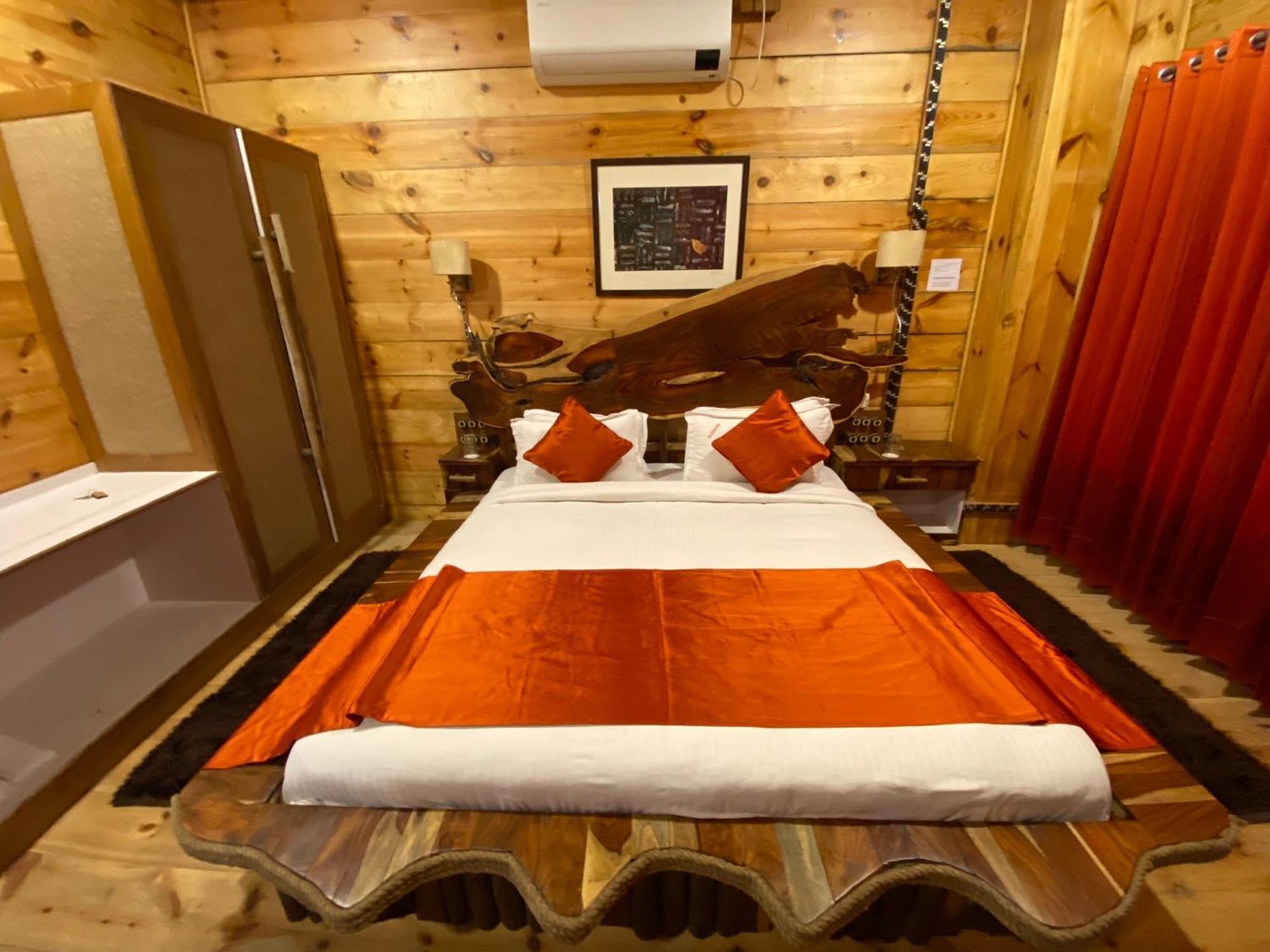 The Divine Hima Hotel Дхарамсала Екстериор снимка
