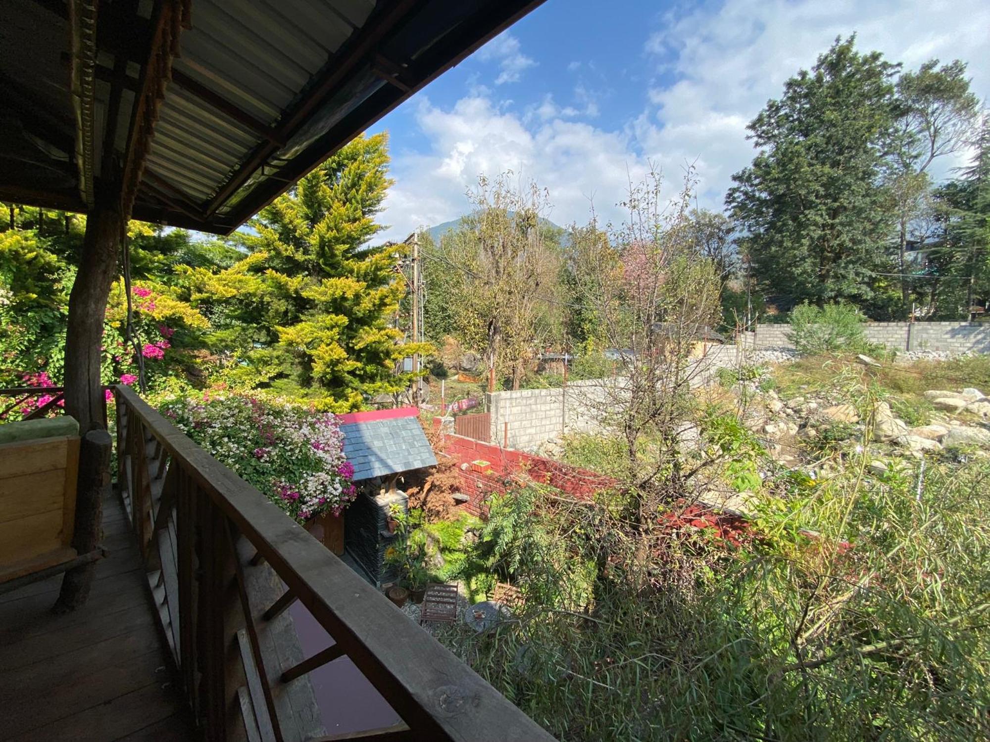 The Divine Hima Hotel Дхарамсала Екстериор снимка